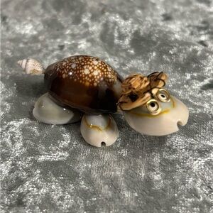 Shell turtle figure